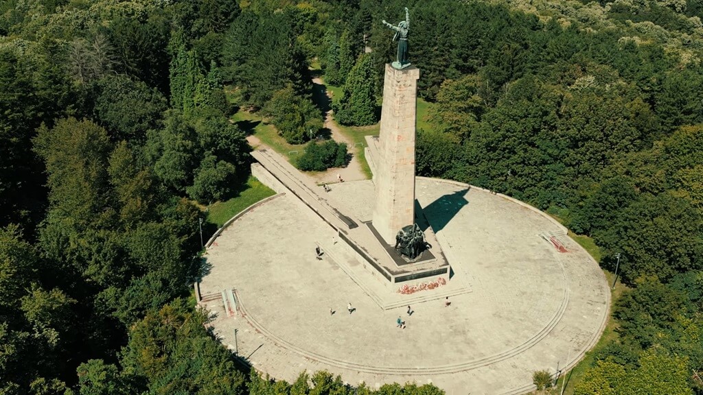 Spomenik NOB na Iriškom Vencu