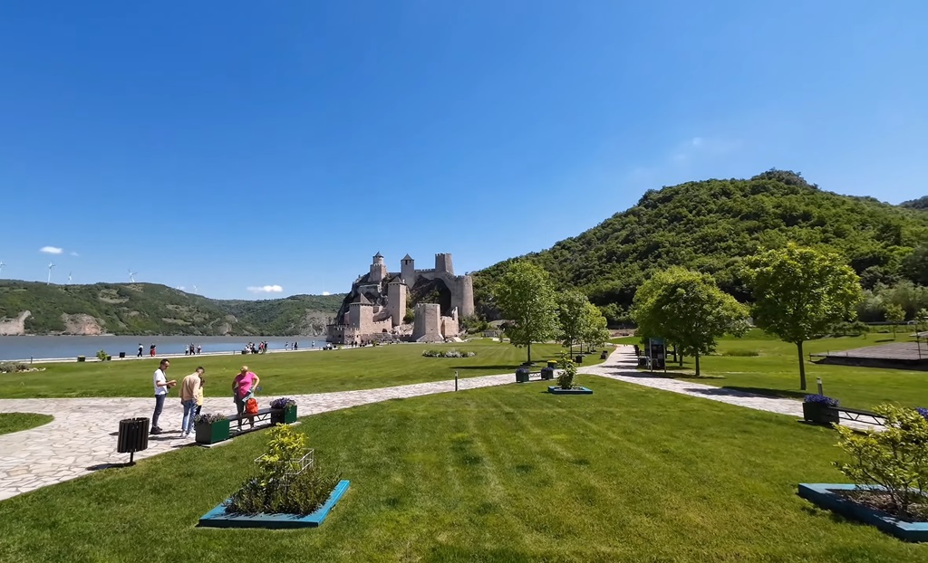 Golubačka tvrdjava i grad Golubac