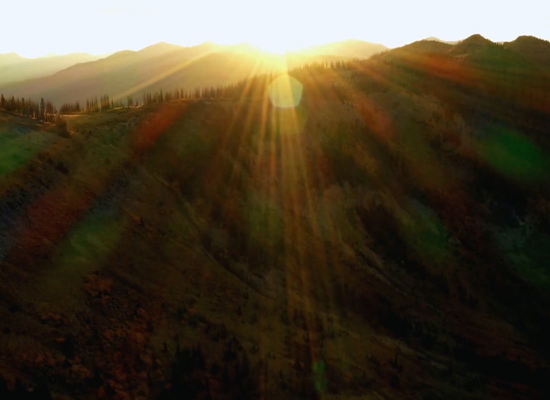 prikaz sunca i planine