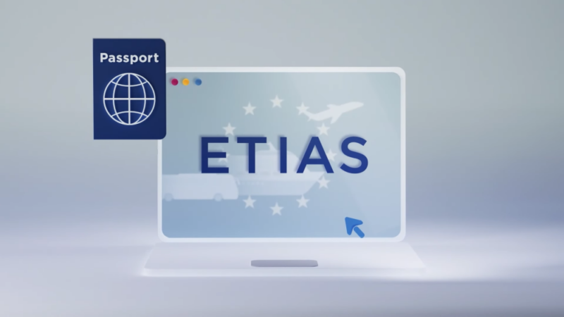 Ilustracija ETIAS sistema i pasoša uz prikaz online evropske autorizacije za putovanje